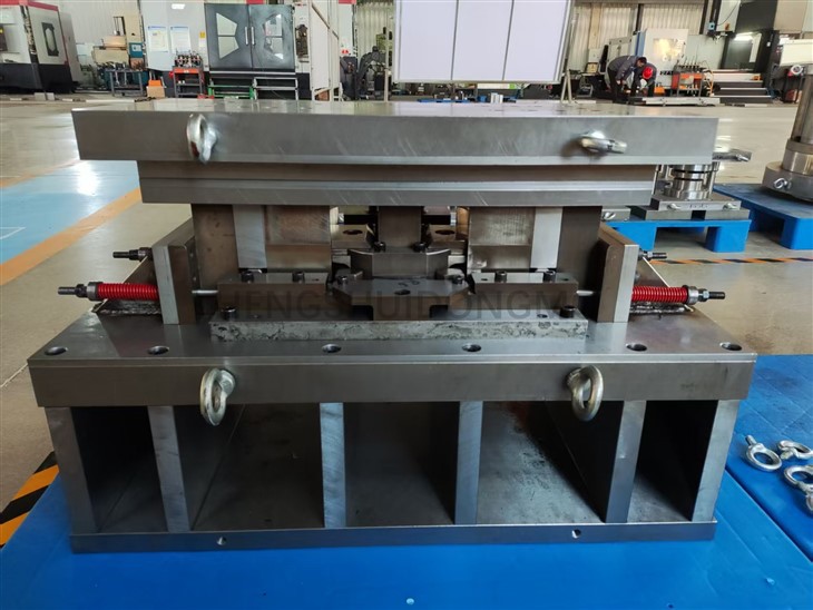 Fabricant de matrius d'estampació de xapa personalitzada i embutició profunda