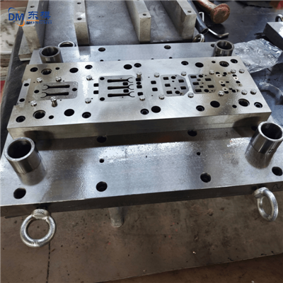 Personalització de motlles de maquinari no estàndard