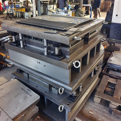 Fabricació de matrius d'estampació d'acer inoxidable